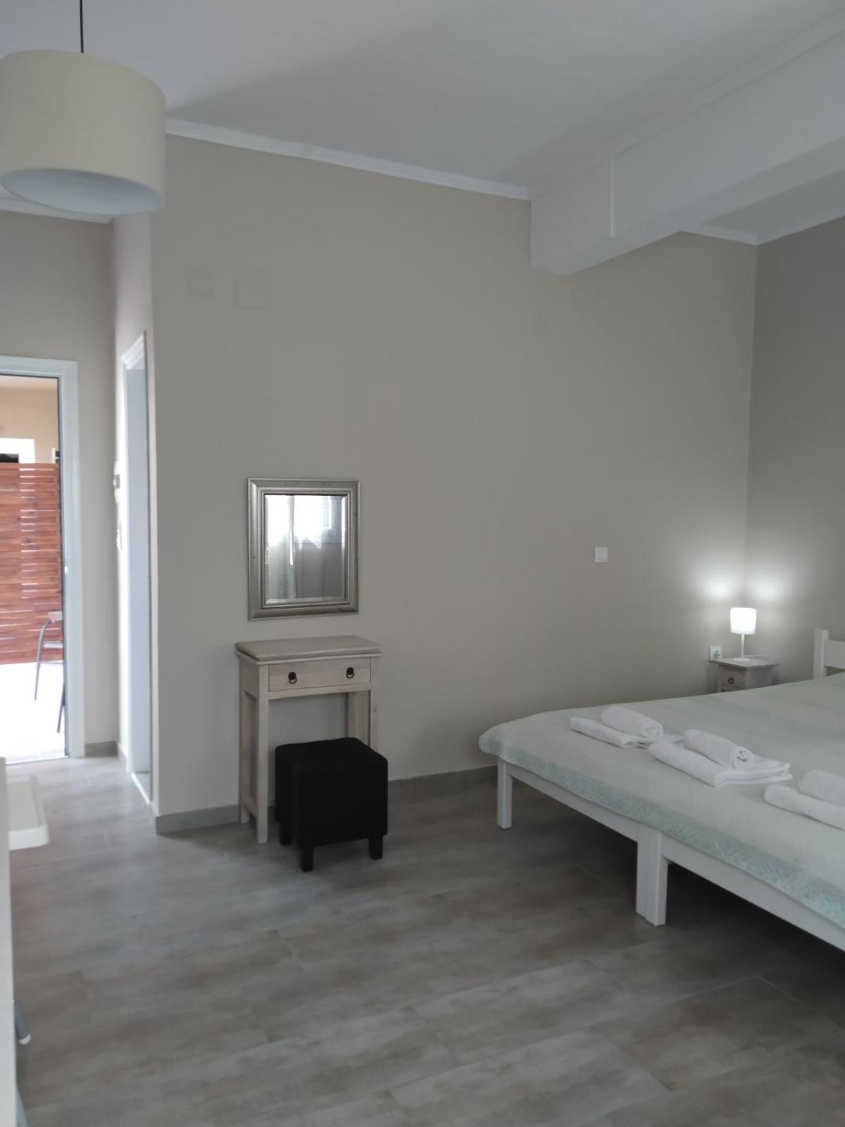 Trousas Apartments Roda  Buitenkant foto